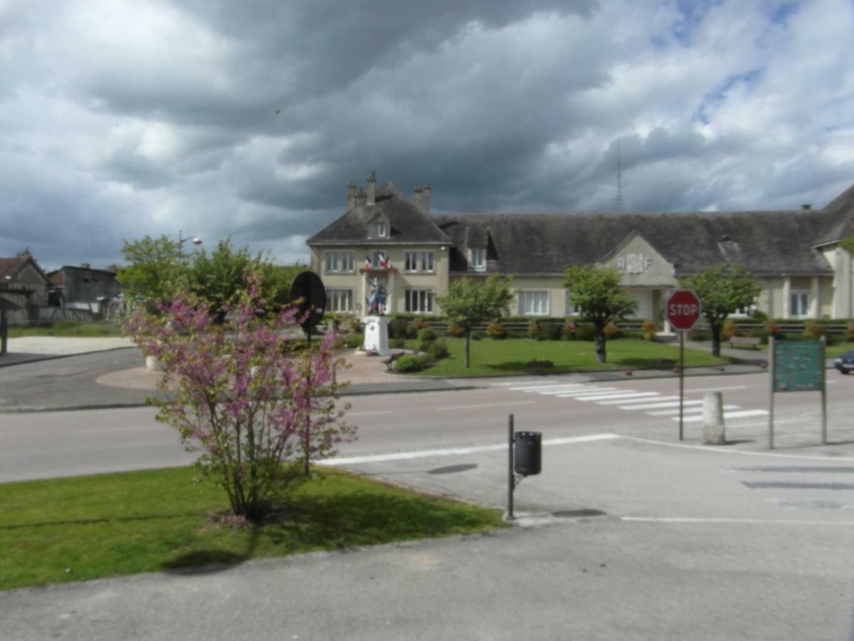 Le Breuil Hotel Piney Exterior photo
